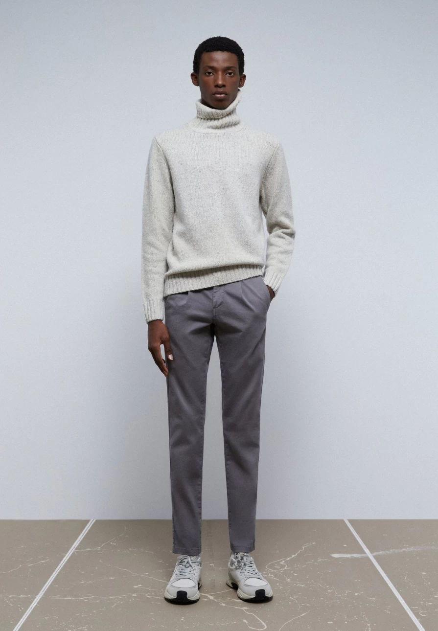 "ScalpersCompany Men's Slim Fit Chino Pants with Darts for a Tailored Look"
