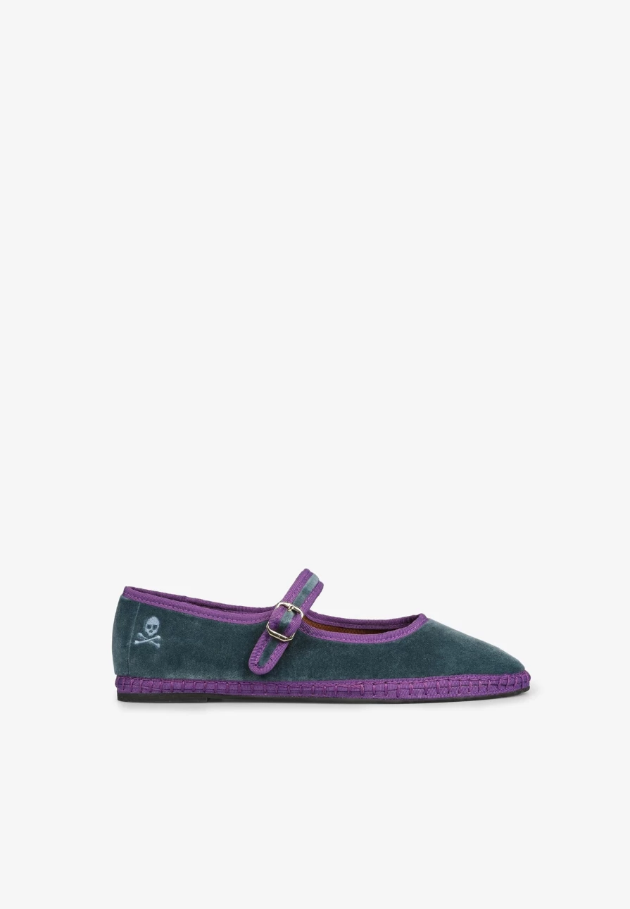 "ScalpersCompany Women's Velvet Slippers with Decorative Buckle – Luxe Comfort"