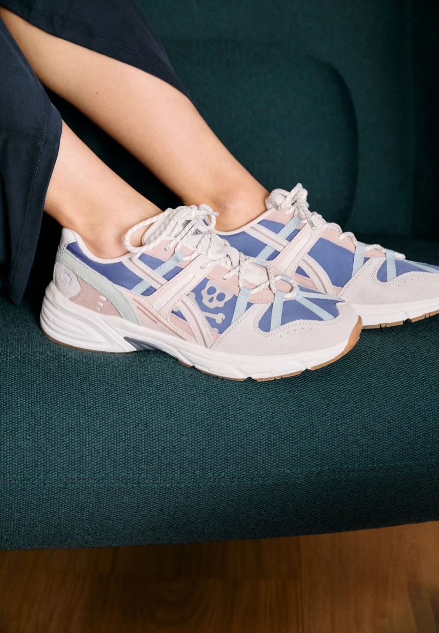 "ScalpersCompany Women's Contrast Outdoor Sneakers – Stylish & Comfortable Walking Shoes"
